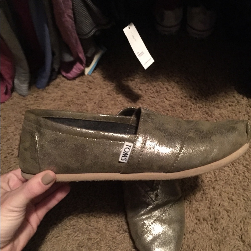 Toms - Picture 3 of 3
